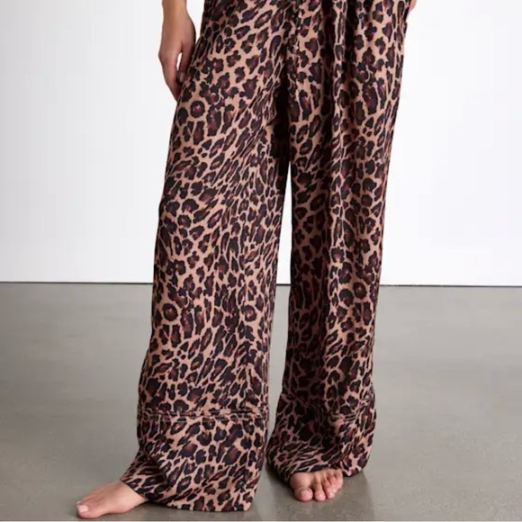 🌟NWT🌟Lulus Kashley Brown Leopard Print Mid-rise Wide-leg Pants - Size M - Picture 4 of 4